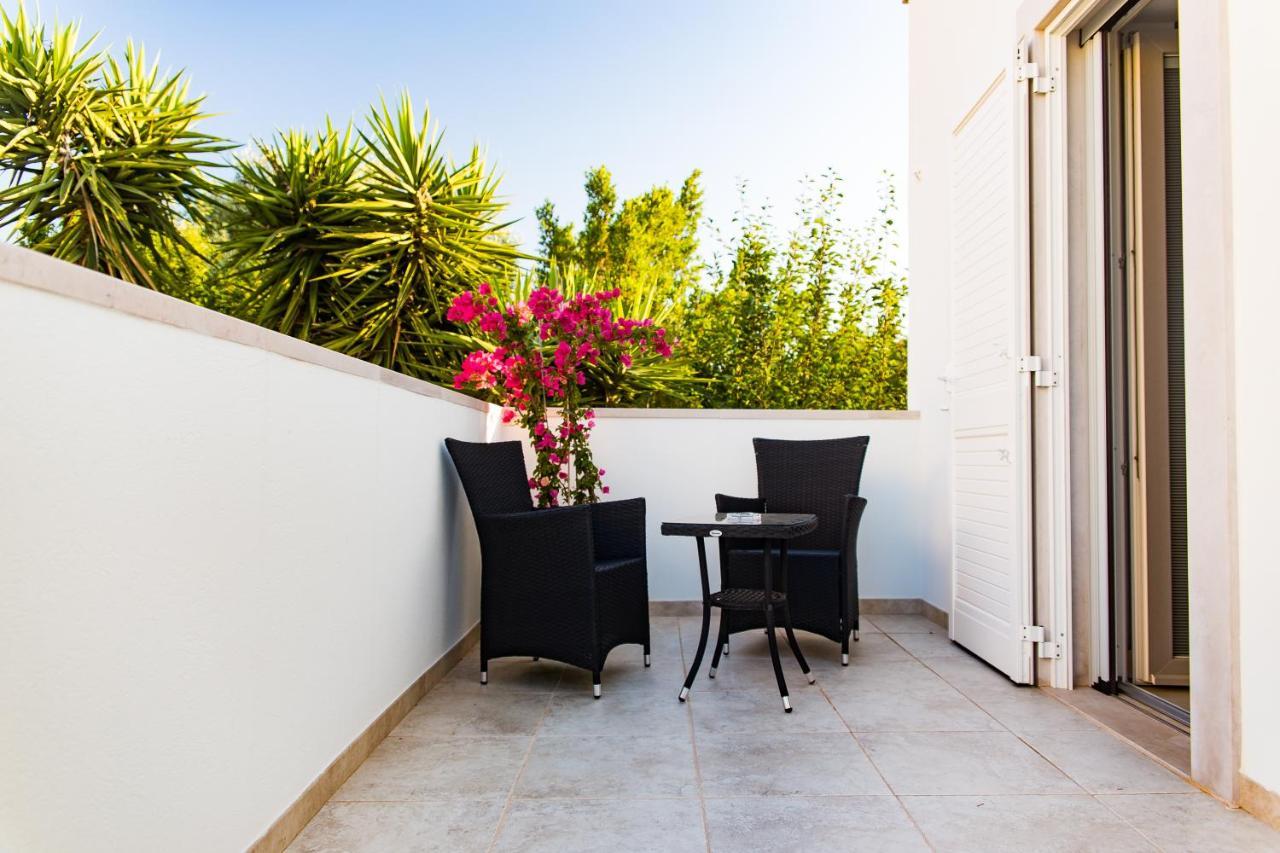 Bed and Breakfast Dal Signor Wolf Pezze Di Greco Exterior foto